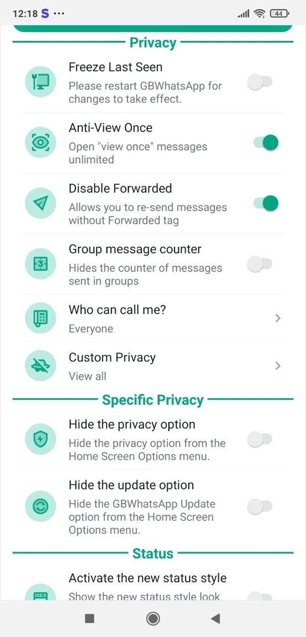 Freeze Last Seen toggle in GB WhatsApp Pro privacy settings